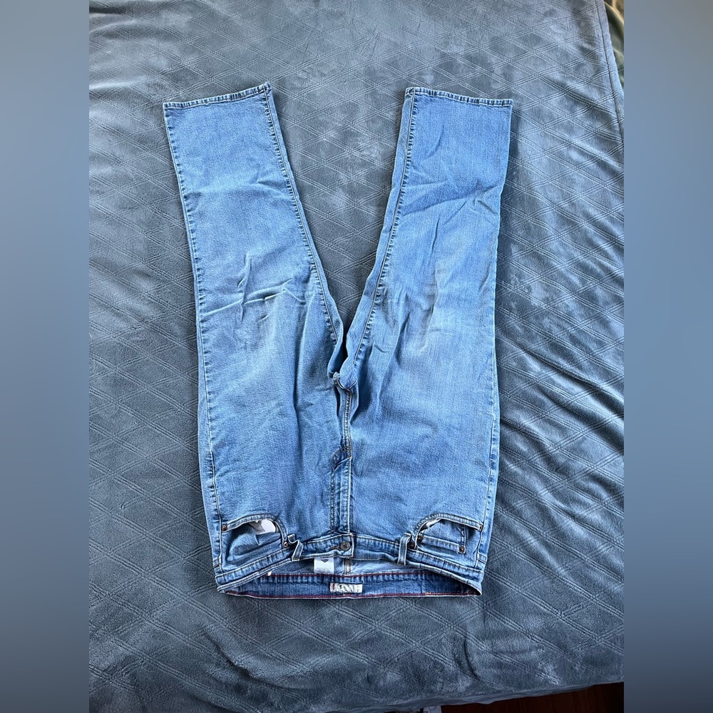Levi’s baggy and rough jeans for men